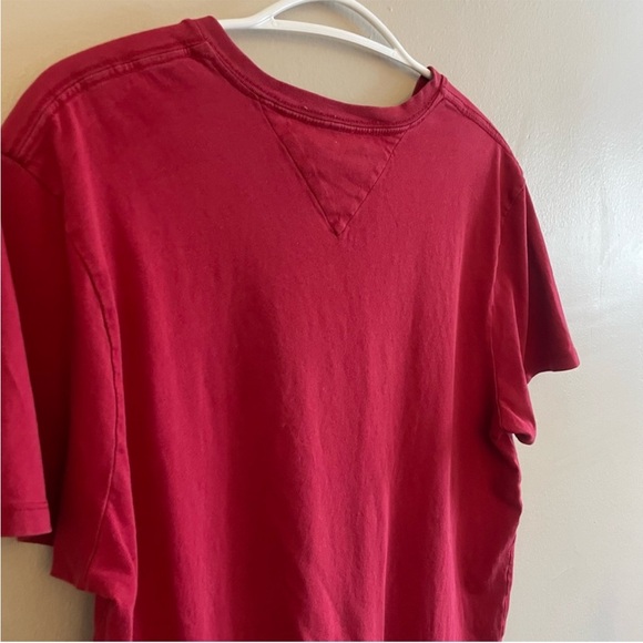 ✌️2/$10✌️ Tommy Hilfiger Men’s Deep Red V-Neck Tee w Logo – Size Medium GUC - Picture 9 of 10